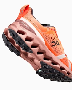 Dames hardloopschoenen On Cloudsurfer Trail Flame/Dustrose