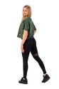 Dames T-shirt Nebbia  Organic Cotton Loose Fit “The Minimalist” Crop Top 417 dark green